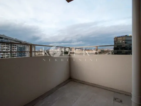 Rent, office space, 71m², Central Point, Podgorica - image 10