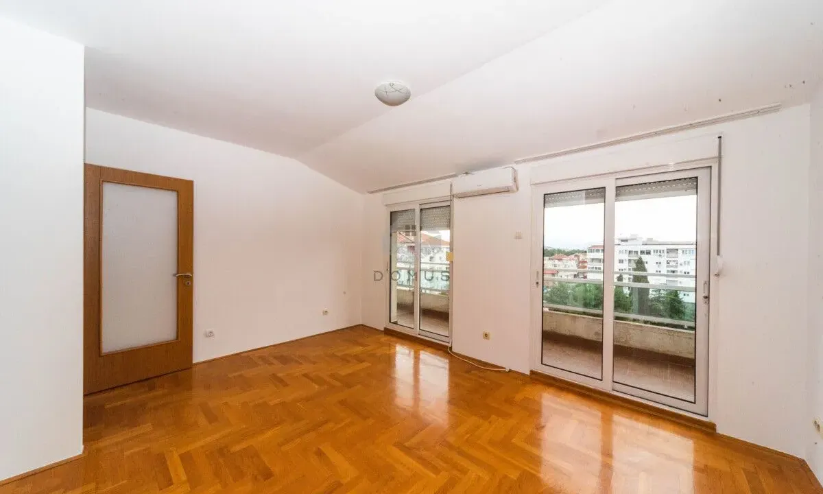 Sale, two bedroom apartment, 70m², Blok 9, Podgorica