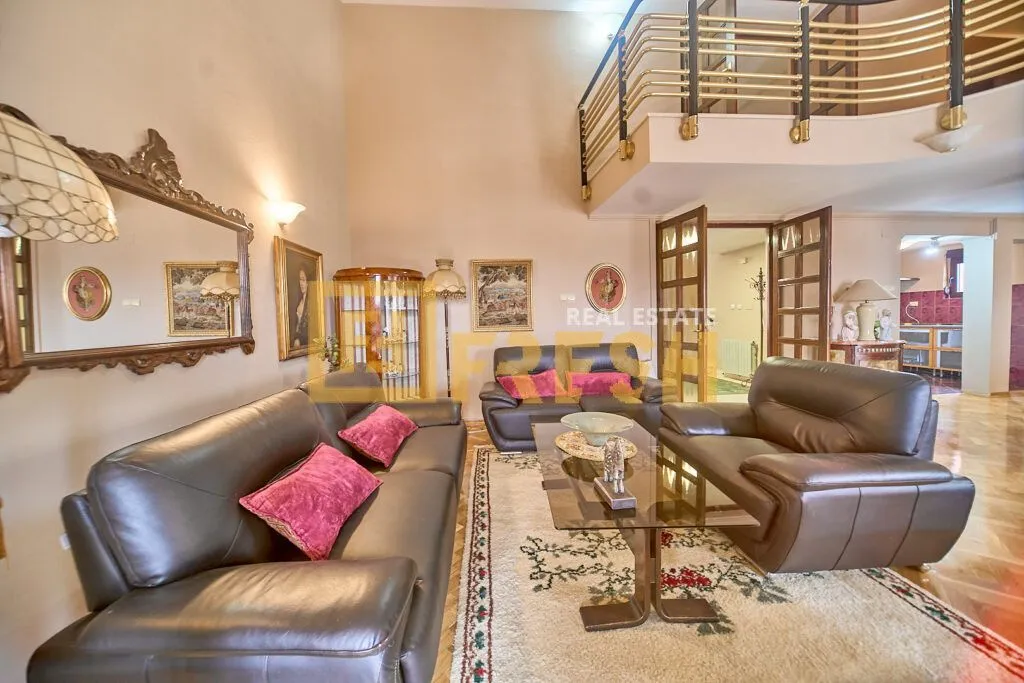 Izdavanje, kuća, 280m², Gorica C, Podgorica