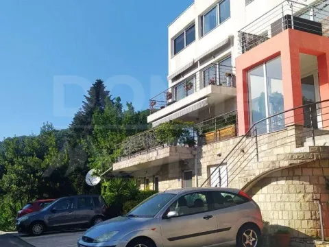 Rent, three bedroom apartment, 110m², Tivat, Crna Gora - image 13