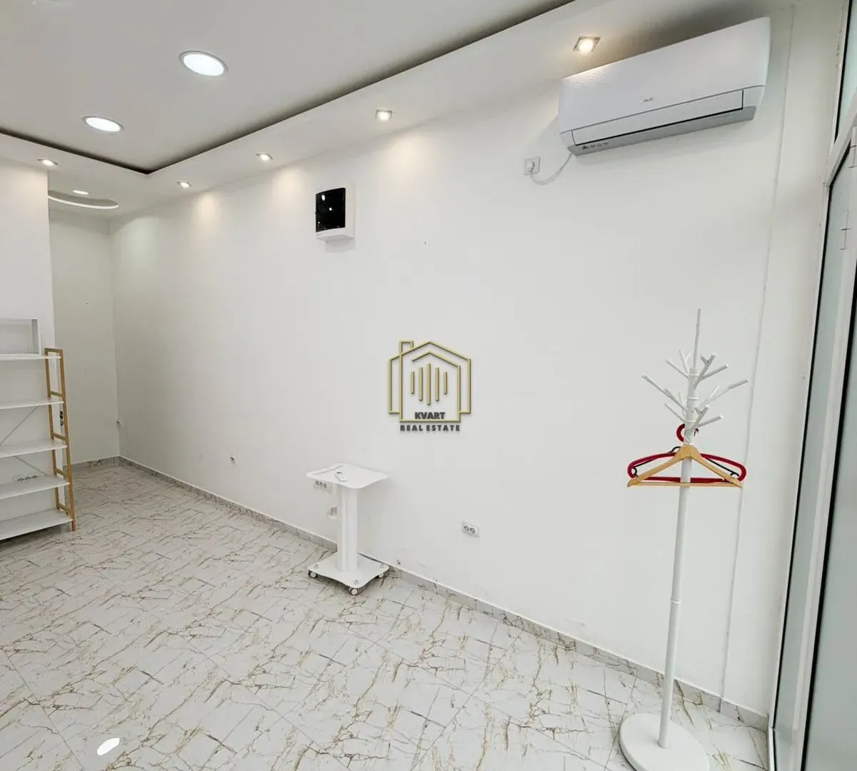 Izdavanje, poslovni prostor, 18m², Podgorica, Crna Gora