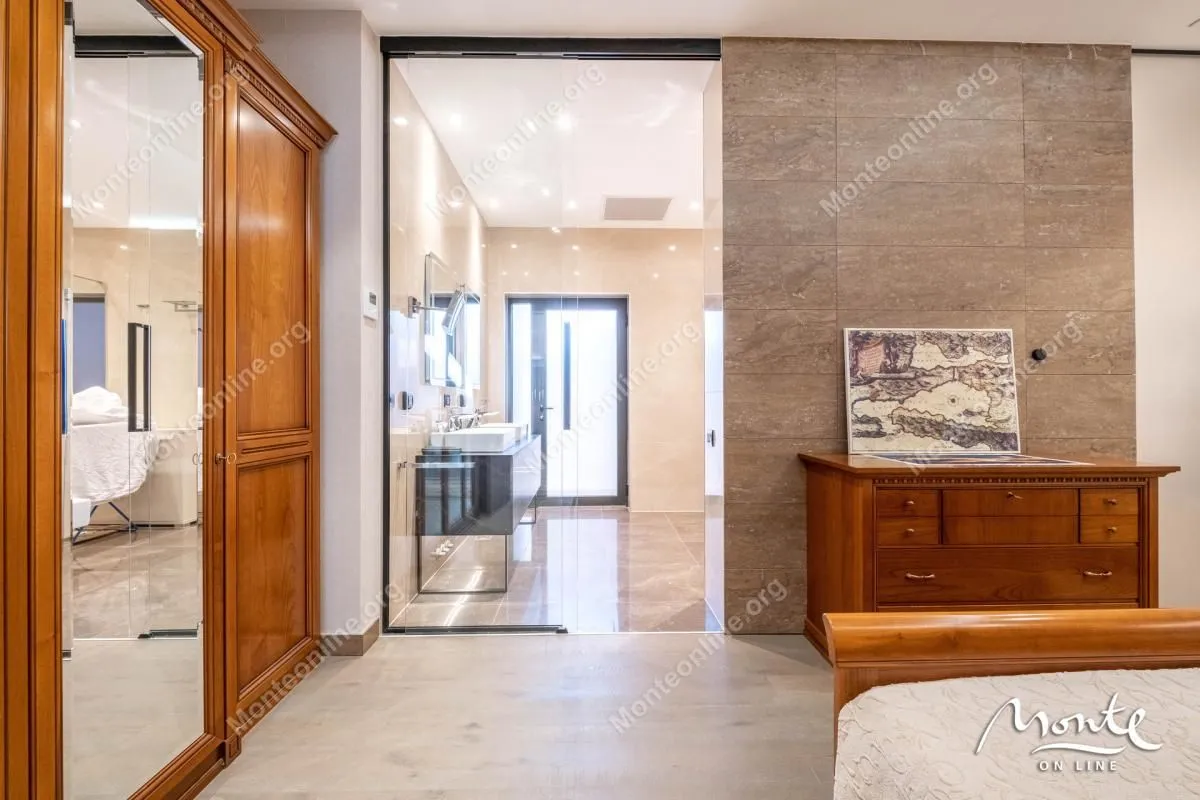 Prodaja, trosoban stan, 230m², Bogišići, Tivat