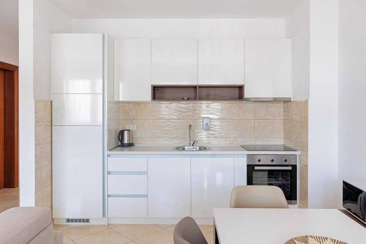 Rent, one bedroom apartment, 72m², Bečići, Budva