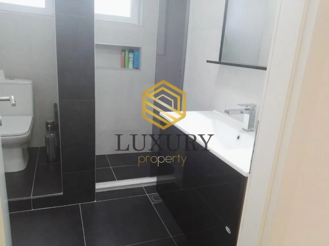 Prodaja, dvosoban stan, 65m², Pejton, Podgorica
