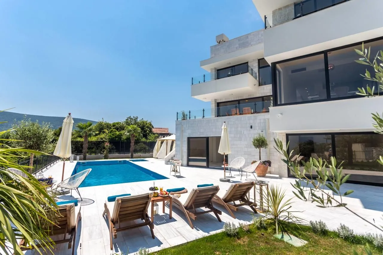 Prodaja, kuća, 350m², Đenovići, Herceg Novi