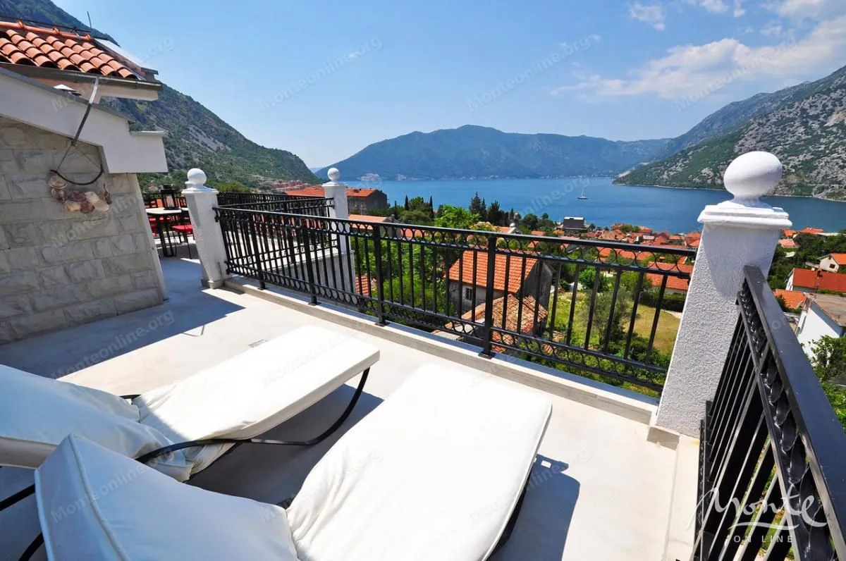 Sale, office space, 570m², Risan, Kotor