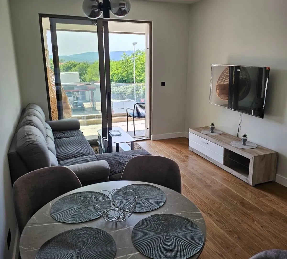 Izdavanje, jednosoban stan, 45m², Dumidran, Tivat