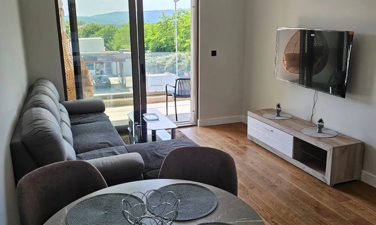 Izdavanje, jednosoban stan, 45m², Dumidran, Tivat