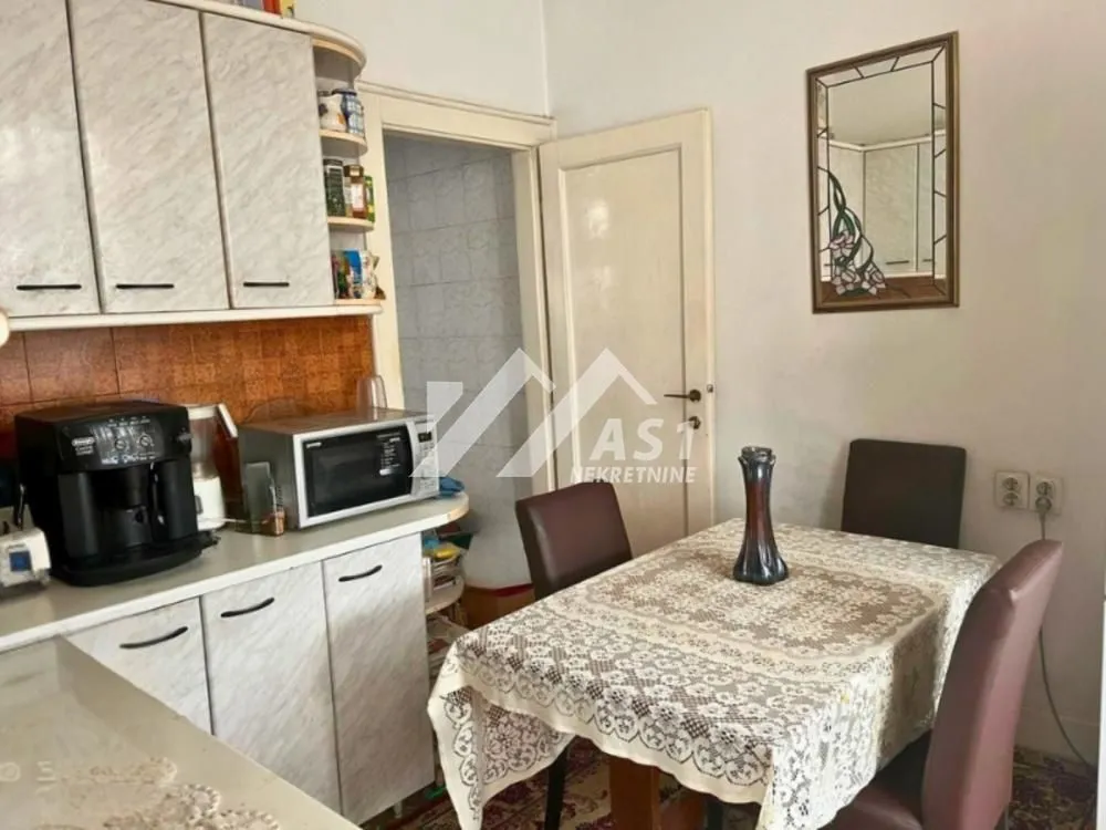 Prodaja, trosoban stan, 80m², Centar, Novi Sad