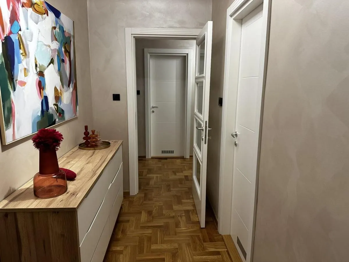 Izdavanje, dvosoban stan, 78m², Dom zdravlja, Niš