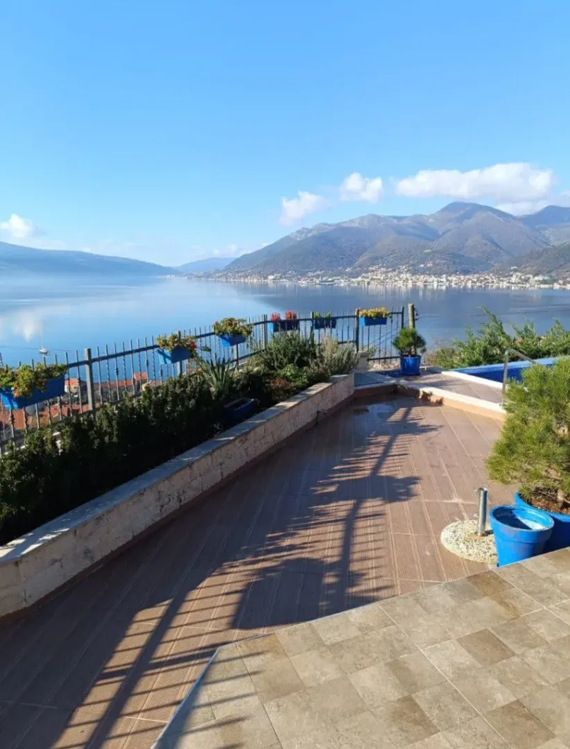 Prodaja, kuća, 330m², Donja Lastva, Tivat