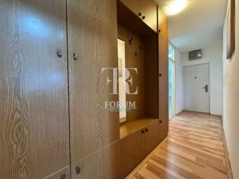 Izdavanje, dvosoban stan, 75m², Pobrežje, Podgorica - image 2