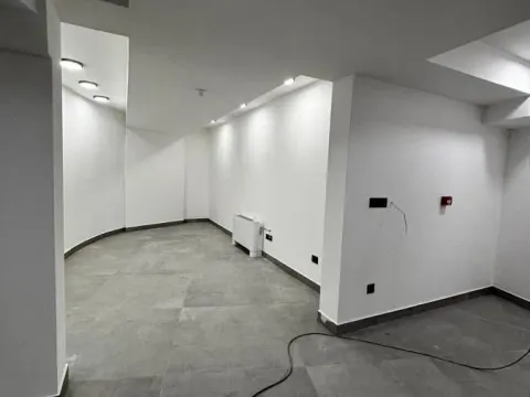 Izdavanje, poslovni prostor, 550m², Medijana, Niš - image 12