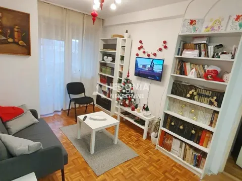 Prodaja, četvorosoban stan, 77m², Stari Grad, Beograd
