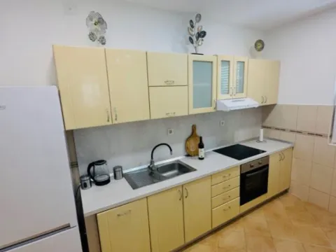 Rent, three bedroom apartment, 96m², Škaljari, Kotor - image 10