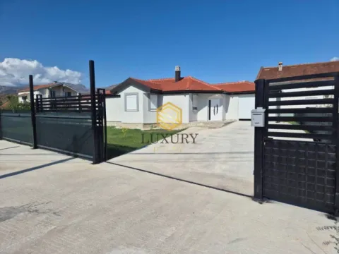 Izdavanje, kuća, 170m², Zagorič, Podgorica - image 1