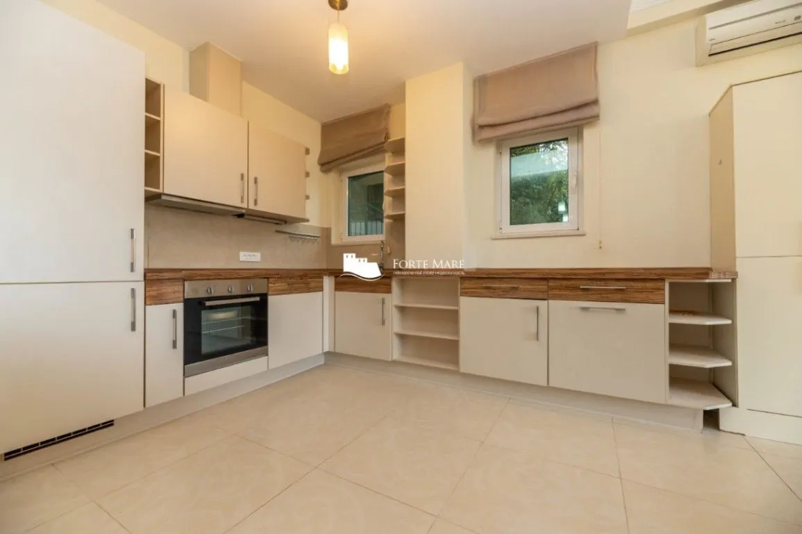 Prodaja, trosoban stan, 107m², Đenovići, Herceg Novi