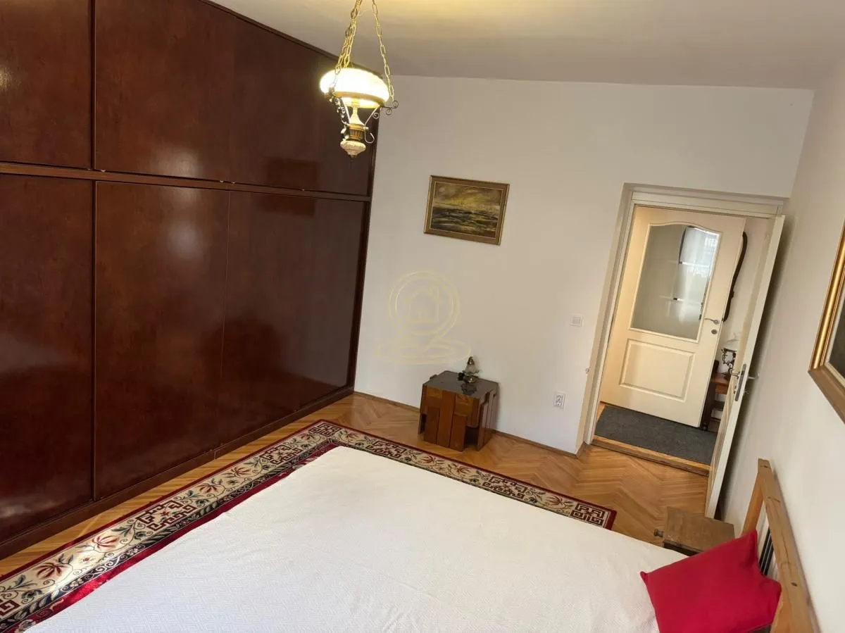 Izdavanje, trosoban stan, 75m², Savski Venac, Beograd