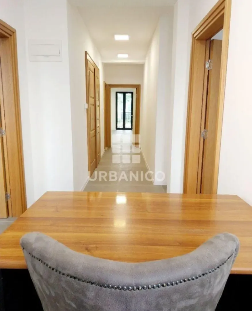 Izdavanje, poslovni prostor, 120m², Centar, Podgorica