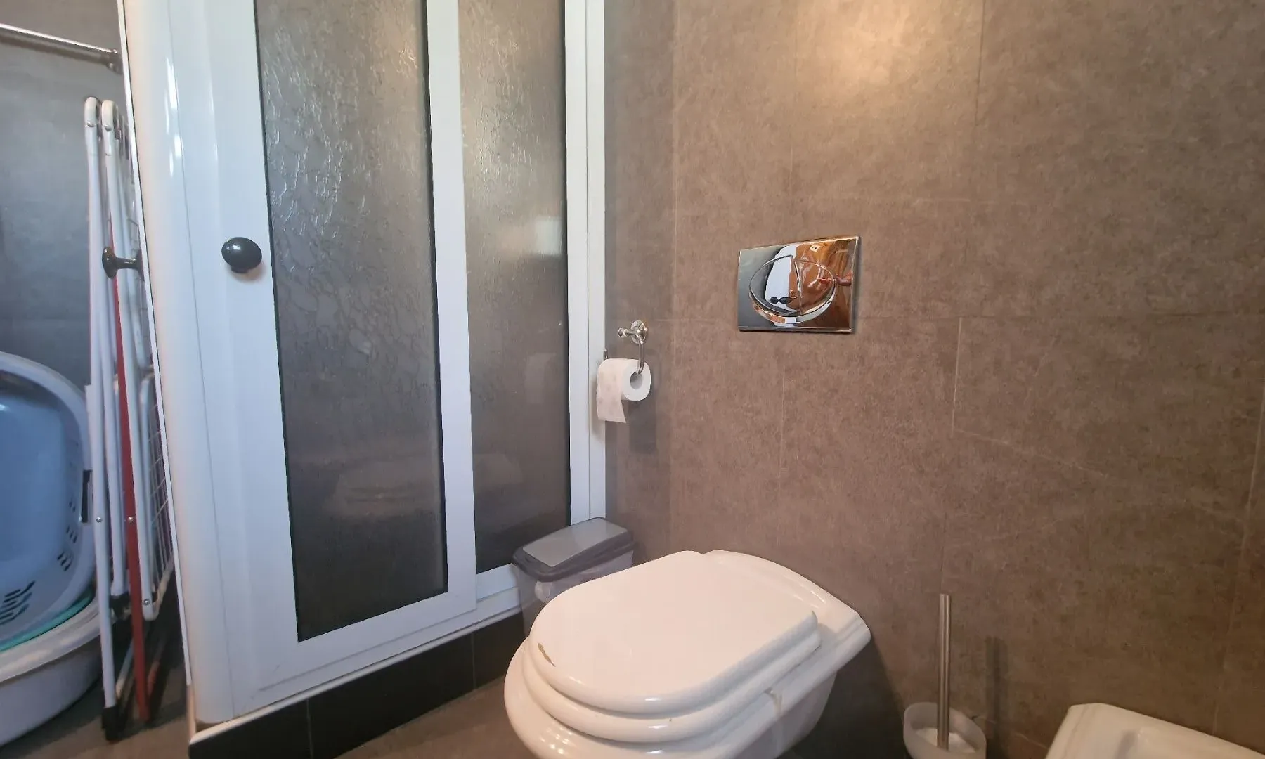 Izdavanje, dvosoban stan, 130m², Kotor, Crna Gora