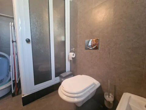 Rent, two bedroom apartment, 130m², Kotor, Crna Gora - image 16