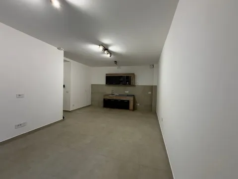 Izdavanje, poslovni prostor, 55m², Crveni Krst, Beograd - image 8