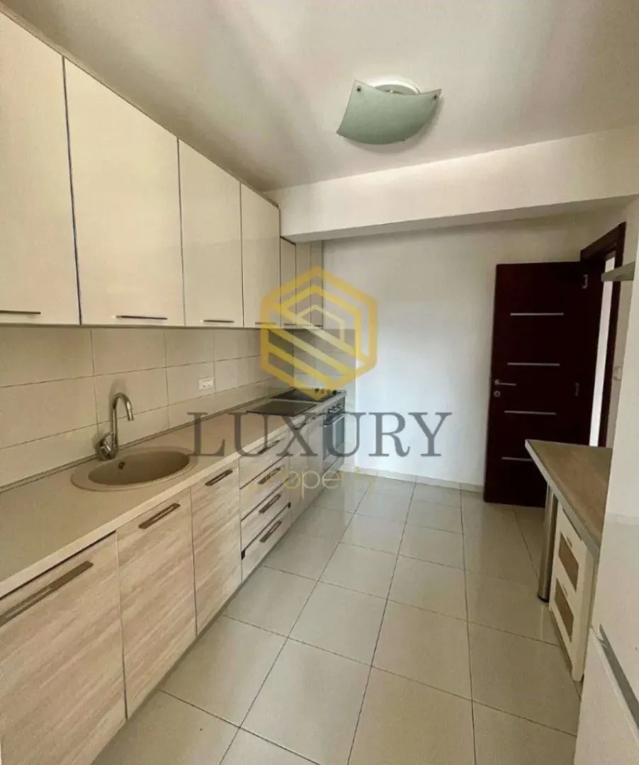 Izdavanje, četvorosoban stan, 174m², Gorica C, Podgorica