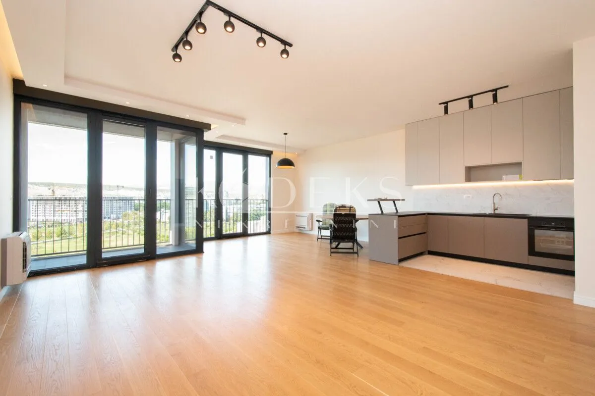 Izdavanje, trosoban stan, 127m², Preko Morače, Podgorica