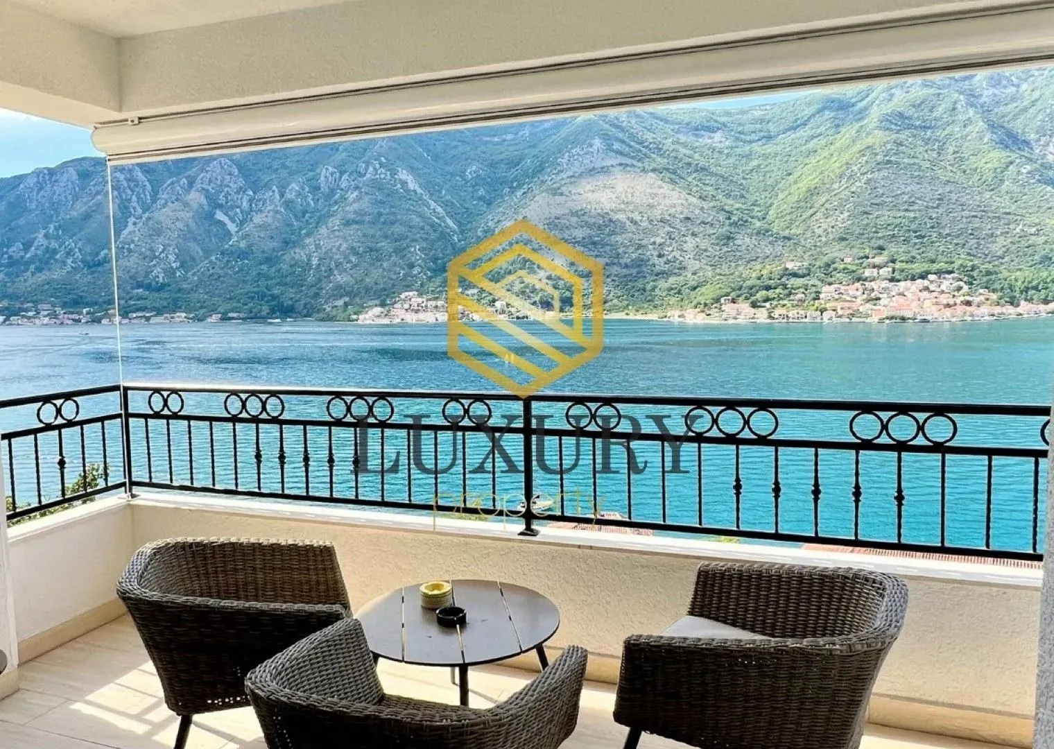 Sale, two bedroom apartment, 85m², Dobrota, Kotor