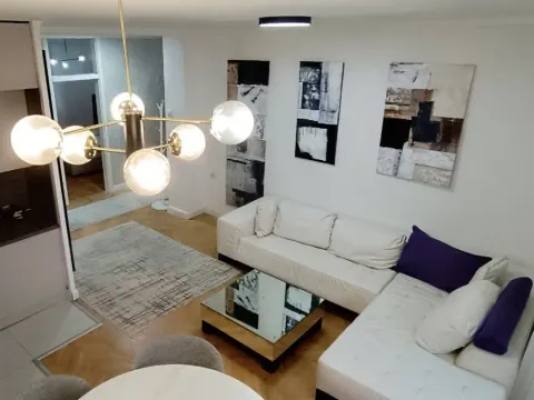 Izdavanje, dvosoban stan, 70m², Preko Morače, Podgorica