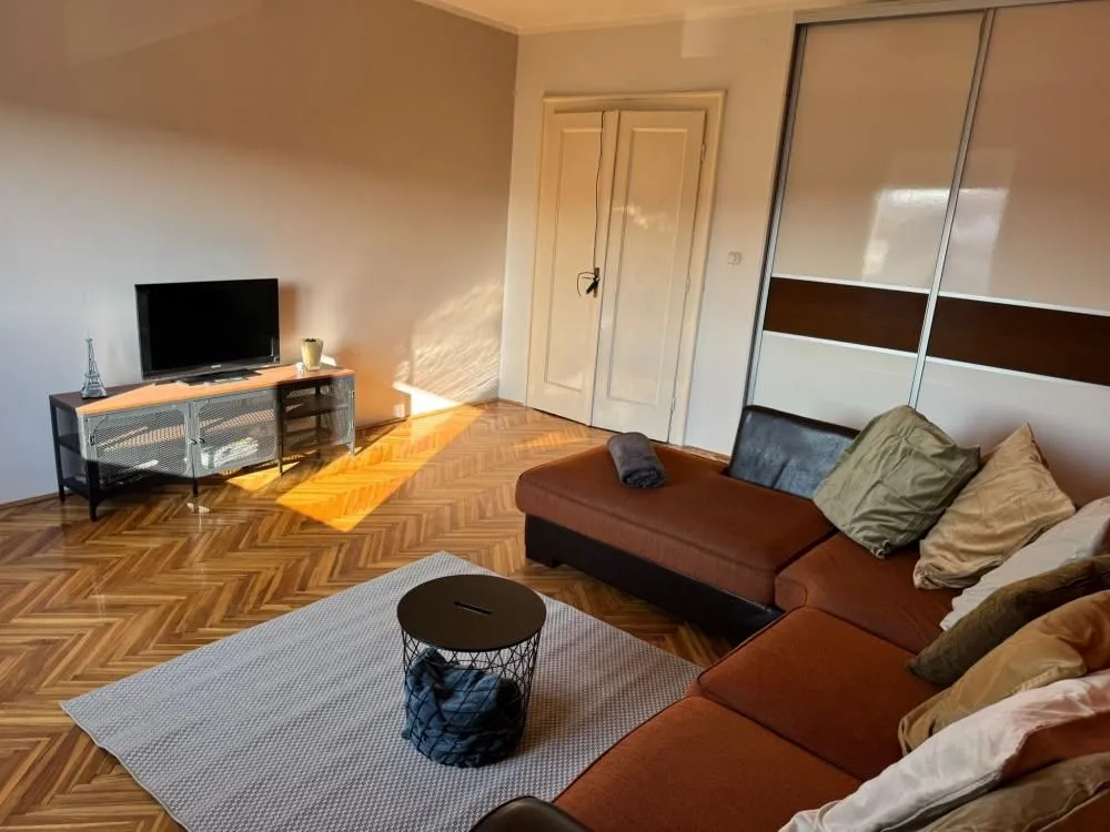Rent, three bedroom apartment, 76m², Južni Bulevar, Vračar Sve Podlokacije