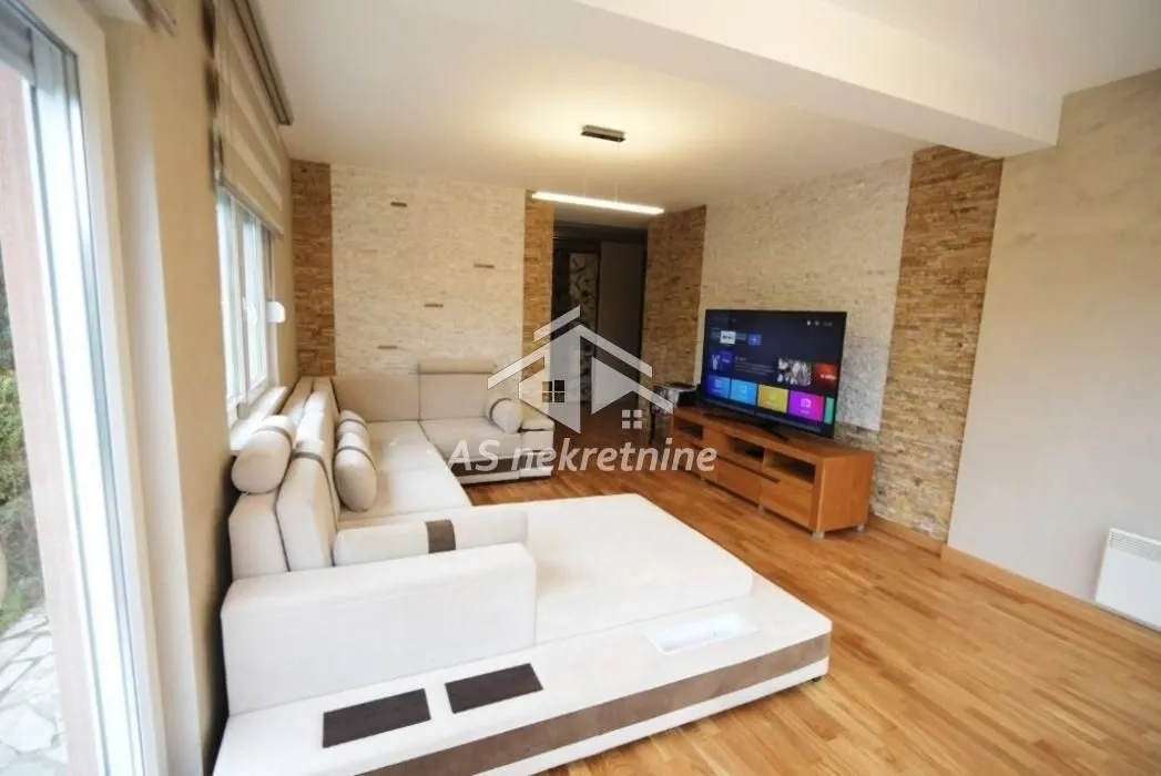 Izdavanje, trosoban stan, 90m², Savski Venac, Beograd