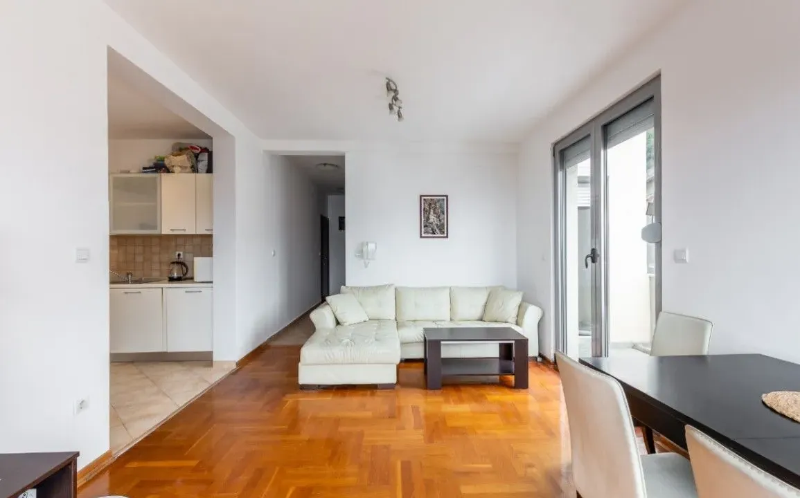 Izdavanje, jednosoban stan, 63m², Petrovac, Budva