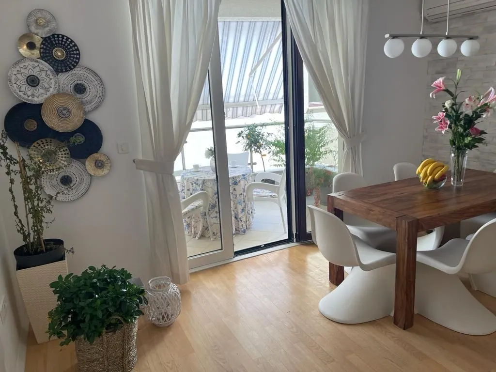 Prodaja, trosoban stan, 91m², Centar, Budva