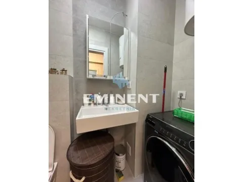 Izdavanje, trosoban stan, 90m², Vračar Sve Podlokacije, Beograd - image 8