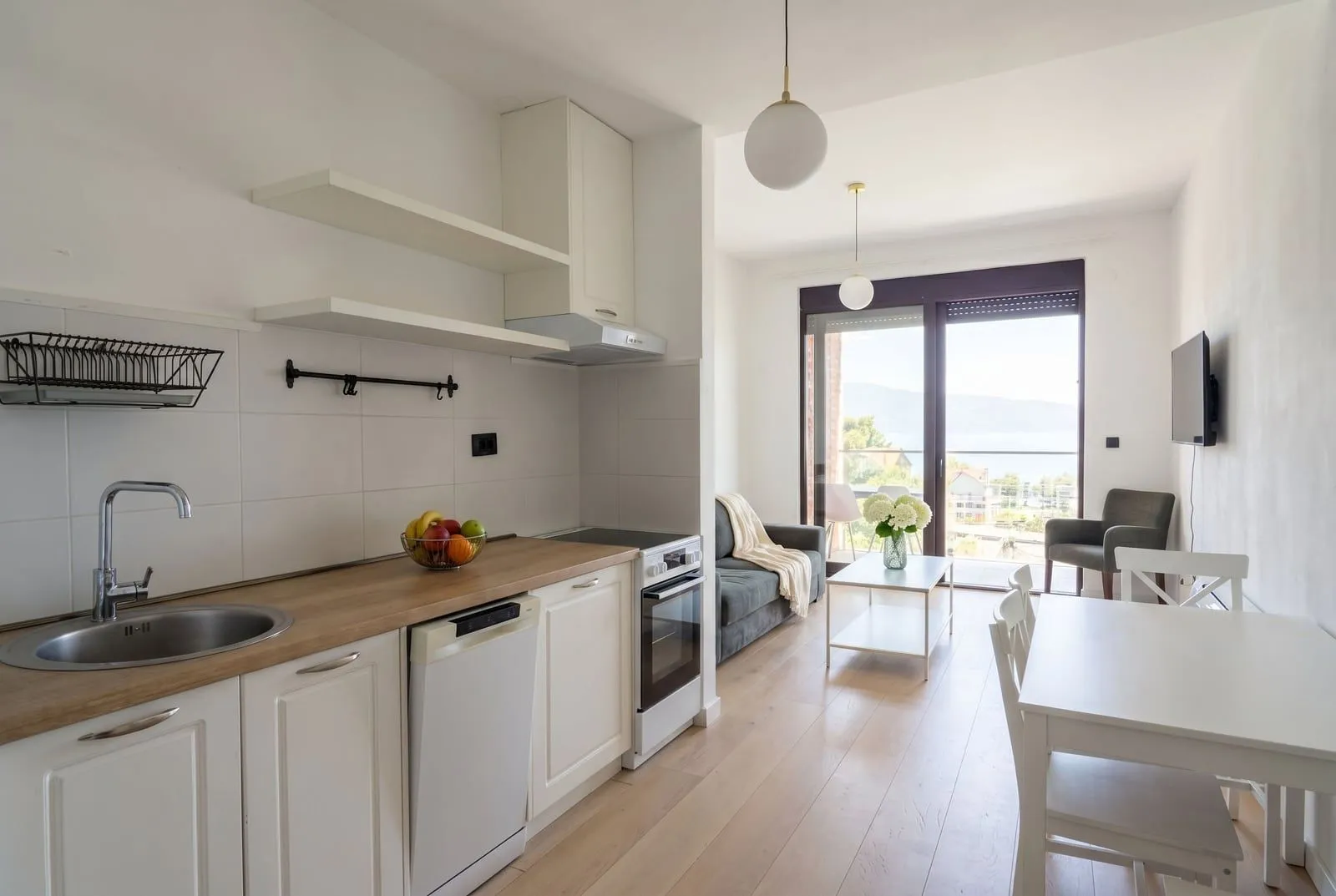 Prodaja, trosoban stan, 50m², Tivat, Crna Gora