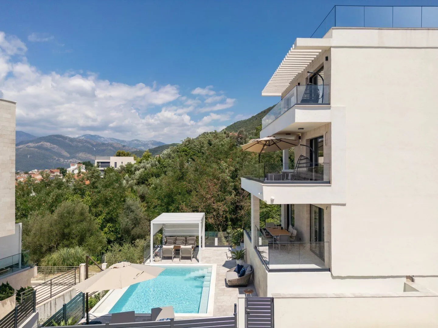Izdavanje, kuća, 400m², Kotor, Crna Gora