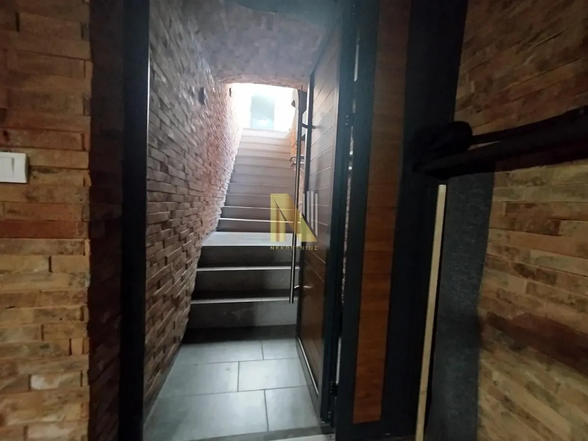 Rent, office space, 160m², Centar, Novi Sad