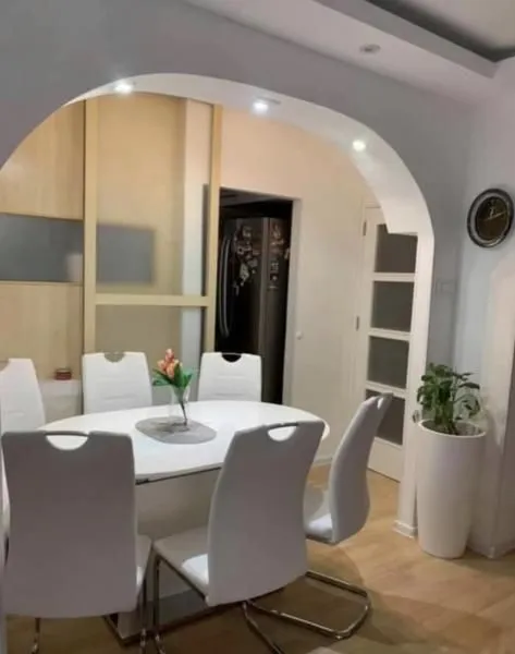 Izdavanje, četvorosoban stan, 100m², Vračar Sve Podlokacije, Beograd