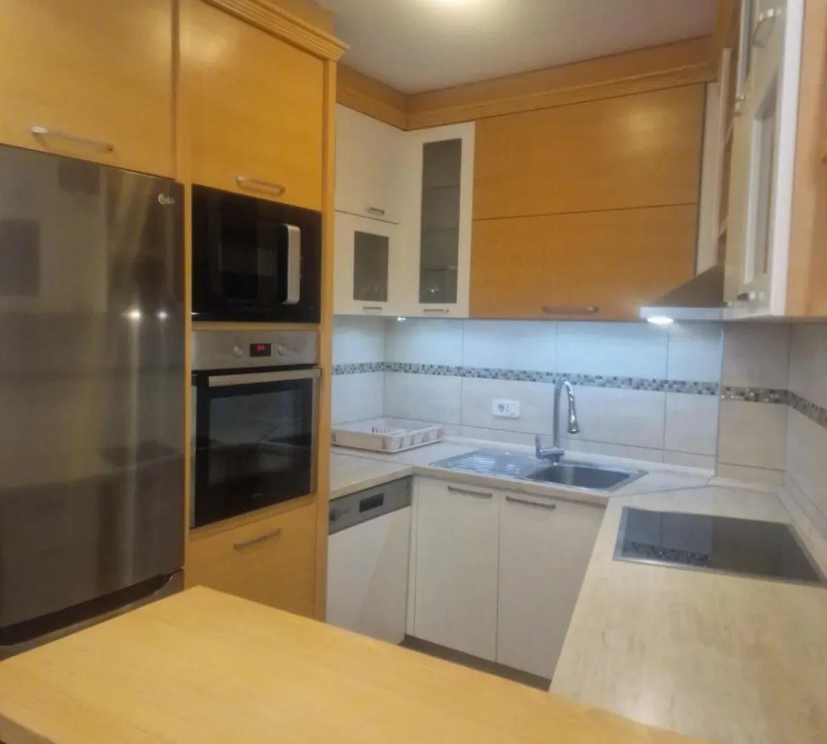 Izdavanje, trosoban stan, 82m², Dedinje Sve Podlokacije, Beograd