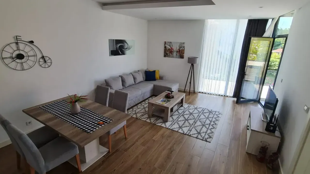 Izdavanje, stan, 51m², Tivat, Crna Gora