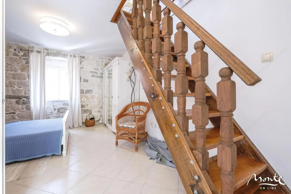 Sale, three bedroom apartment, 80m², Prčanj, Kotor