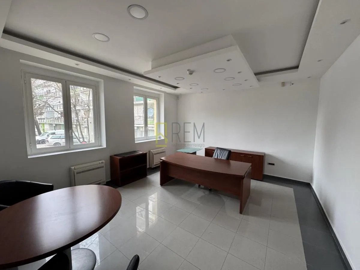Rent, office space, 240m², Drač, Podgorica