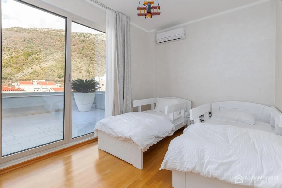 Sale, two bedroom apartment, 104m², Bečići, Budva