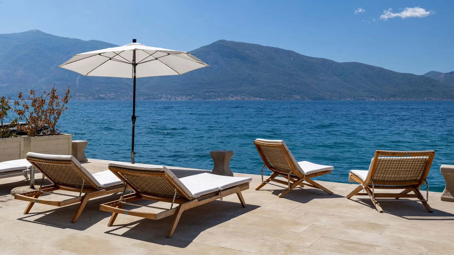 Rent, house, 587m², Dobrota, Kotor