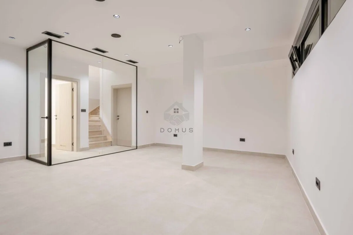 Sale, house, 240m², Kamenovo, Budva