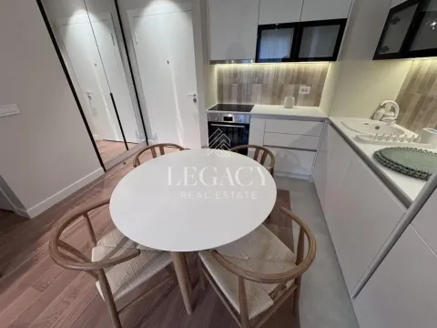 Izdavanje, trosoban stan, 83m², Savski Venac, Beograd - image 2