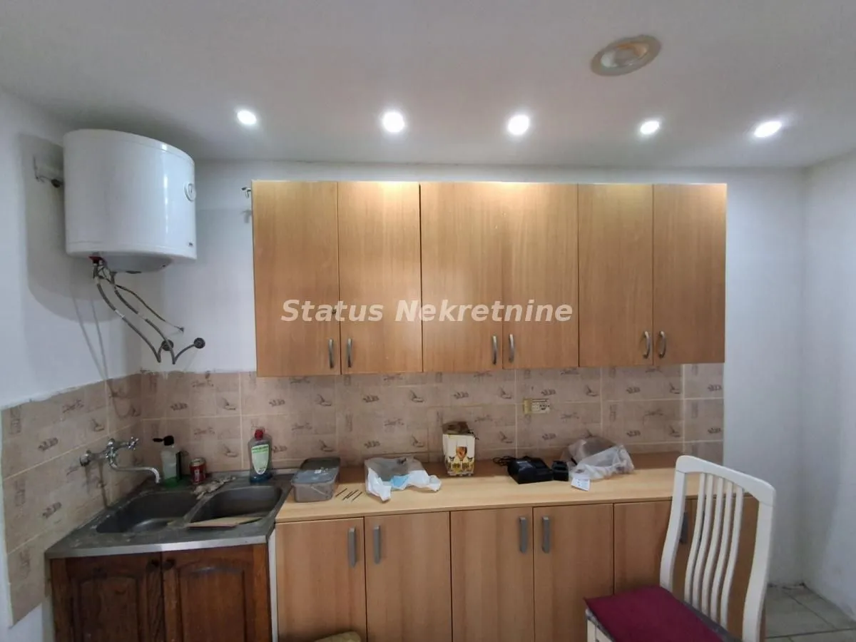 Izdavanje, dvosoban stan, 42m², Petrovaradin, Novi Sad