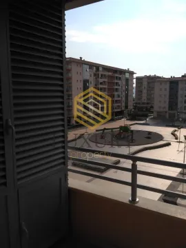 Pogled sa terase na gradsko naselje. - image 4