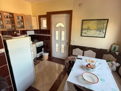 Izdavanje, trosoban stan, 100m², Dubovica, Budva - image 3